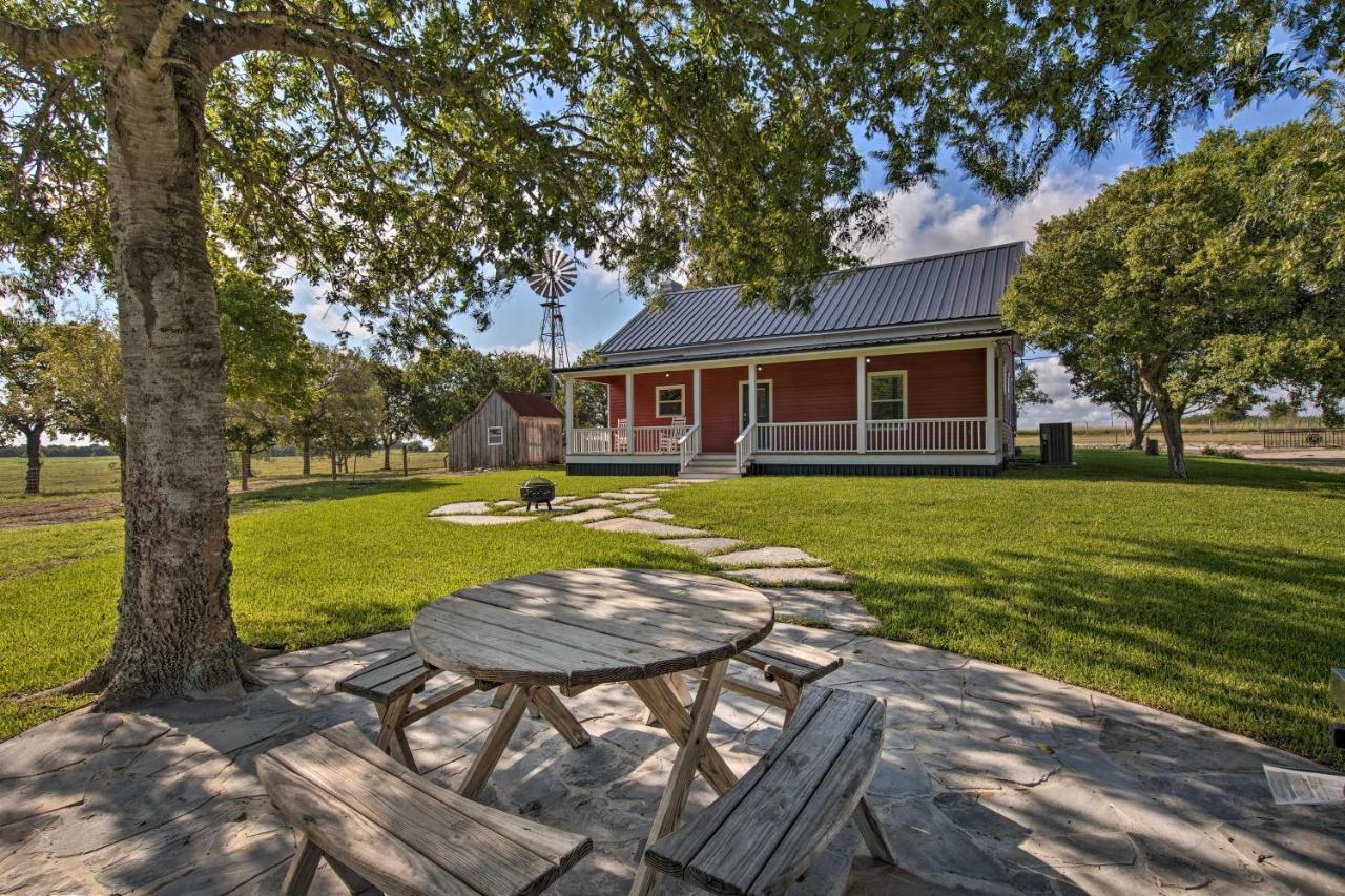 Peaceful Schulenburg Farmhouse With Fire Pit And Grill Exterior photo