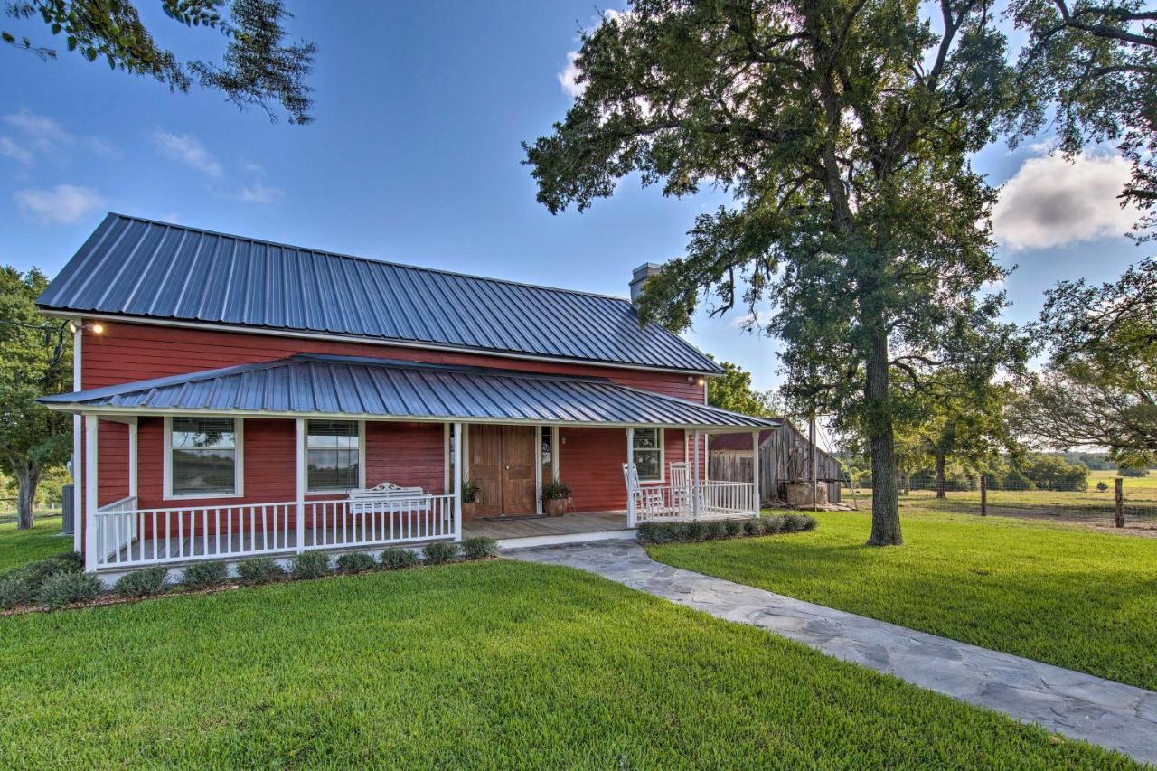 Peaceful Schulenburg Farmhouse With Fire Pit And Grill Exterior photo