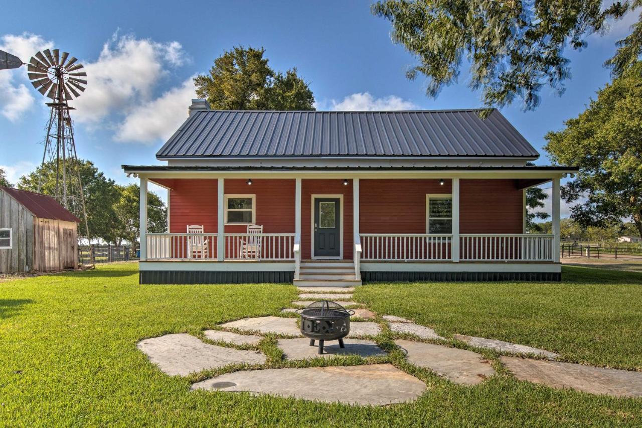 Peaceful Schulenburg Farmhouse With Fire Pit And Grill Exterior photo
